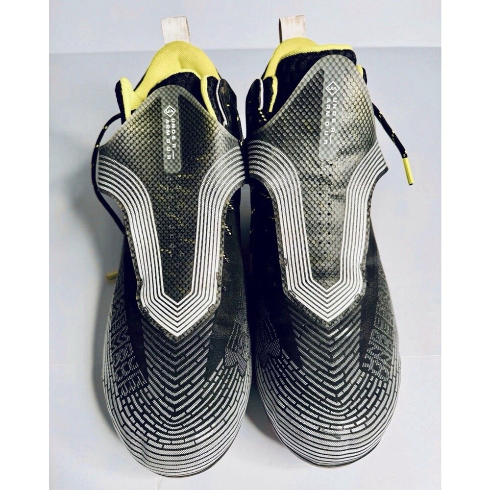 Under Armour Men’s 9.5 Soccer Cleats Highlight Hammer MC Black